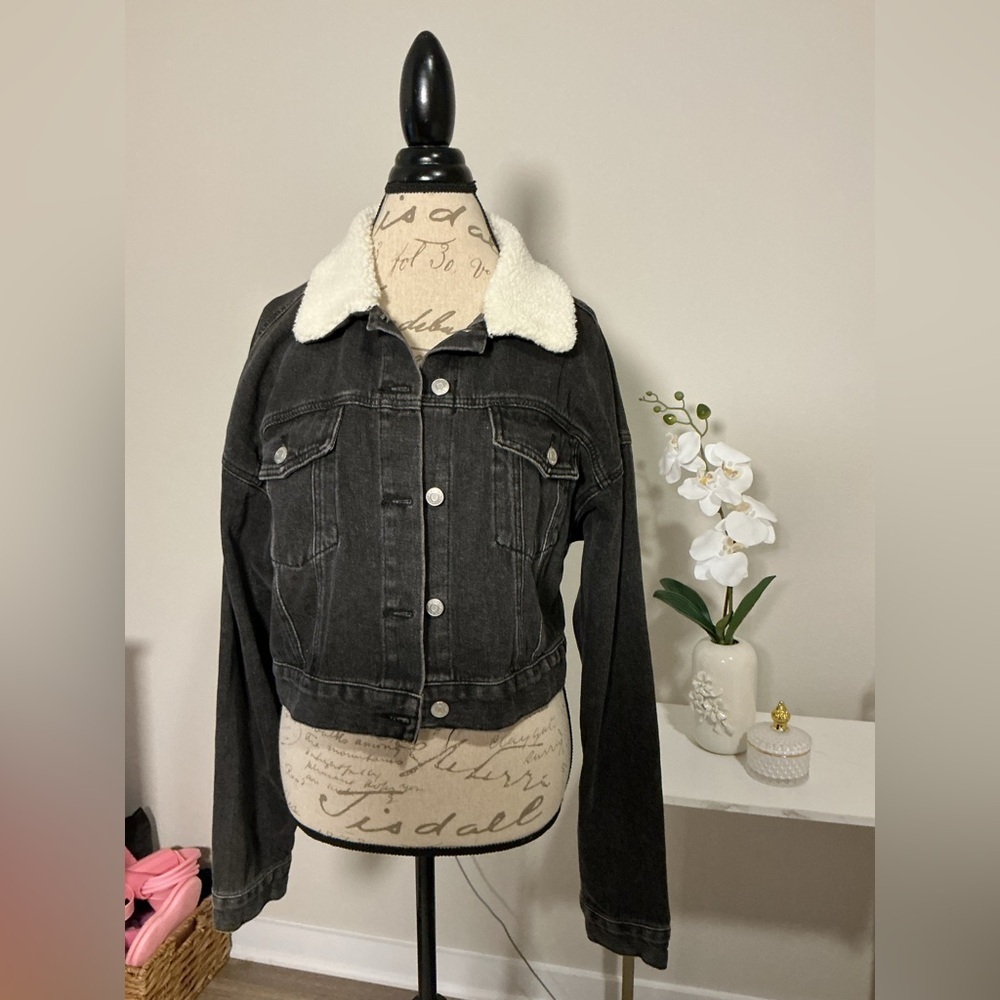 PacSun Women's grey Denim Jacket with White Sherpa Collar